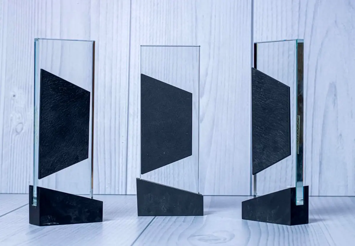 6080 Monument Crystal Award