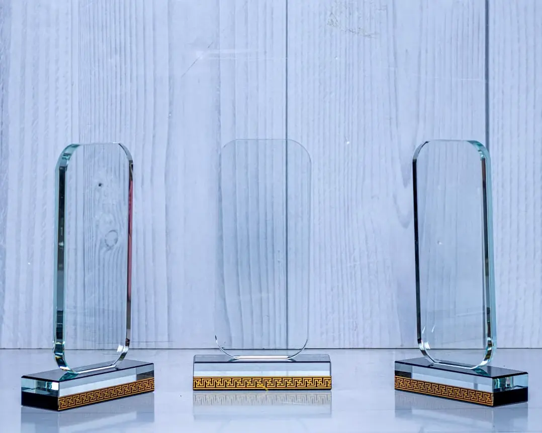 KNY-10 Horizon Crystal Award