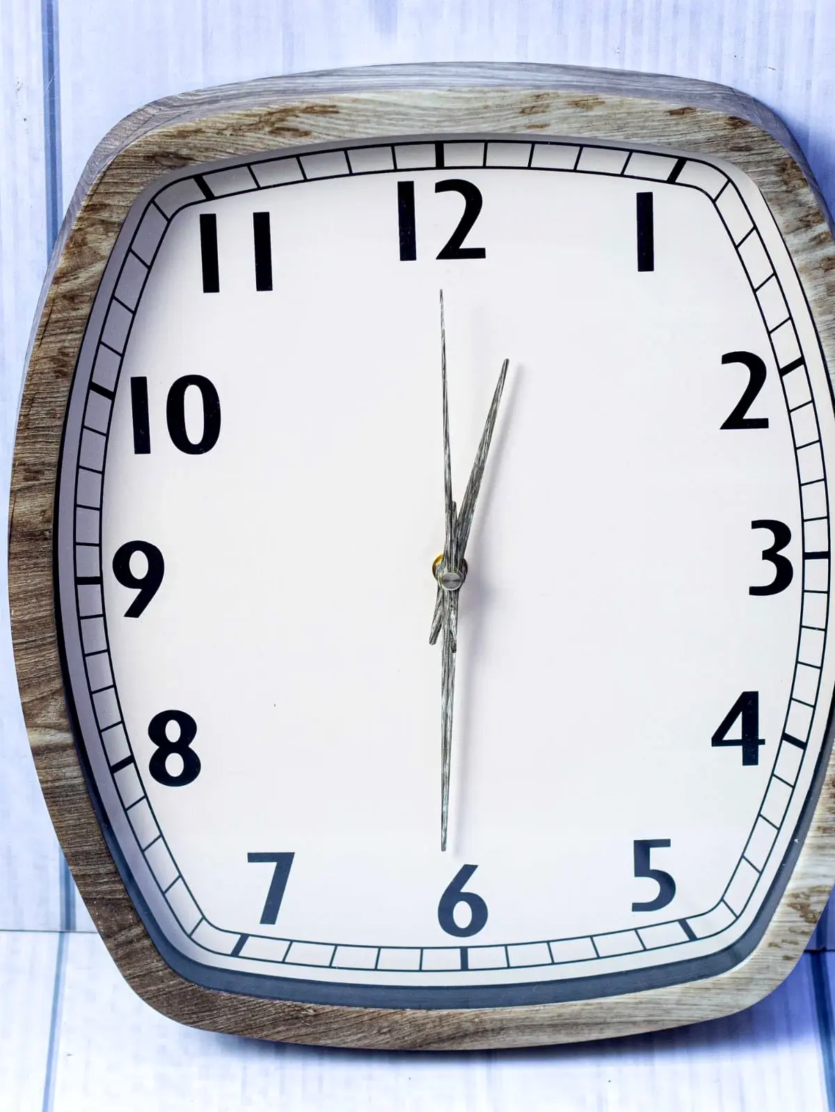 Chronos 1676 Desk Clock