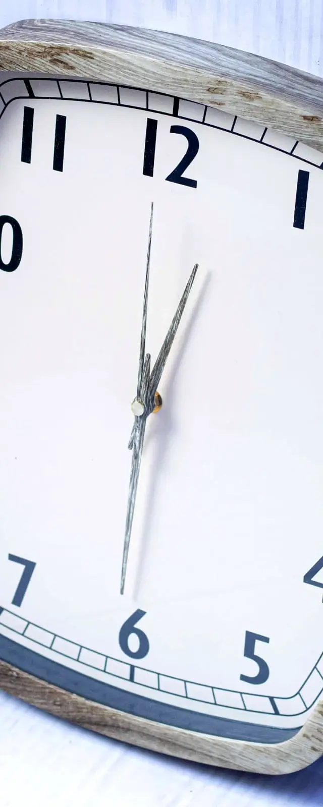 Chronos 1676 Desk Clock
